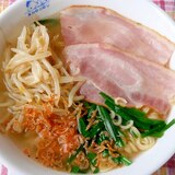 インスタントラーメンで★ベーコン麺★